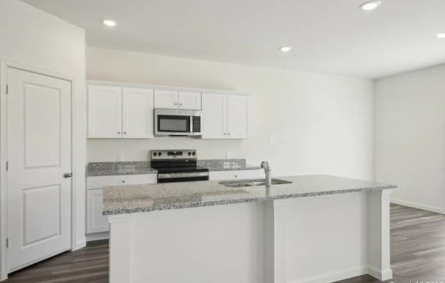 5-bedroom rental at 129 Peterson Pl in Adkins, TX — photo 3