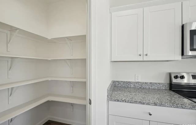 5-bedroom rental at 129 Peterson Pl in Adkins, TX — photo 5
