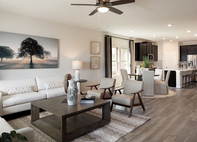 4-bedroom rental at 204 Barton Point in Cibolo, TX — photo 4