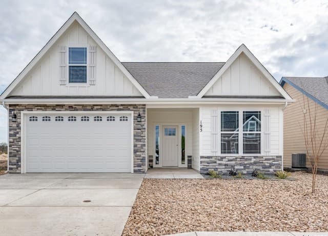 4-bedroom rental at 178 Lost Maples Way in Marion, TX — photo 2