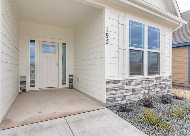 4-bedroom rental at 178 Lost Maples Way in Marion, TX — photo 3
