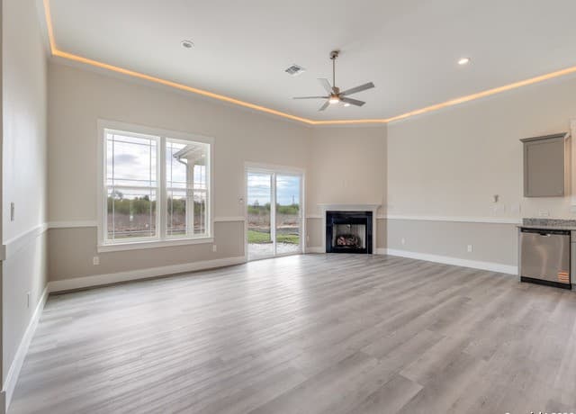 4-bedroom rental at 178 Lost Maples Way in Marion, TX — photo 5