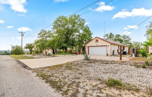 3-bedroom rental at 95 Nine Patch in Poteet, TX — photo 4