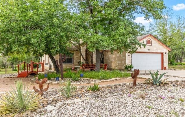 3-bedroom rental at 95 Nine Patch in Poteet, TX — photo 5