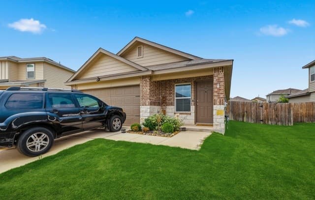 3-bedroom rental at 4219 Thyme Gdn in Von Ormy, TX — photo 4