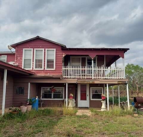 2-bedroom rental at 387 Mills Ranch Rd in Pleasanton, TX — photo 2