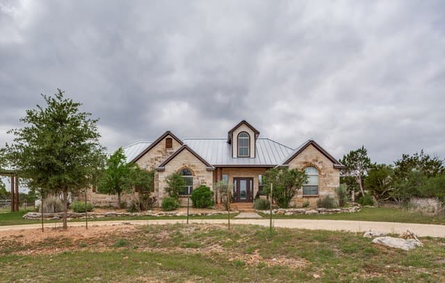 4-bedroom rental at 106 River Mountain Dr in Boerne, TX — photo 2