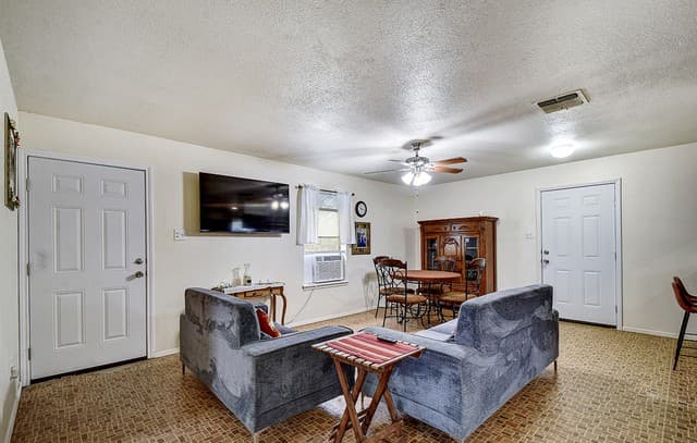 2-bedroom rental at 311 N 3rd St in Christine, TX — photo 4
