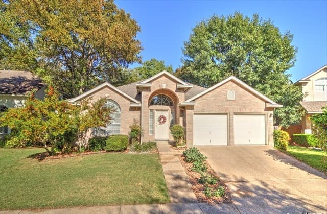 4-bedroom rental at 8 Dallari Ct in San Antonio, TX — photo 1