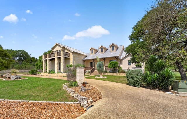 4-bedroom rental at 123 Grosbeak Dr in Spring Branch, TX — photo 4