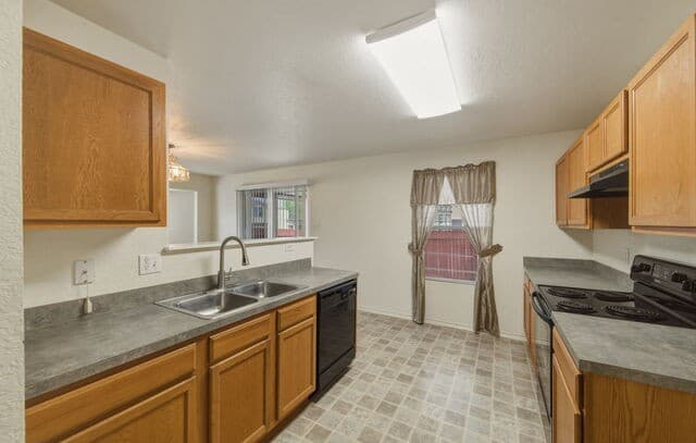 3-bedroom rental at 101 Gatewood Lk in Cibolo, TX — photo 5