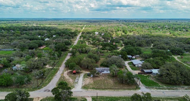 3-bedroom rental at 1217 County Road 6723 in Natalia, TX — photo 1