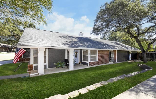Home for sale at 8702 Collingwood in Universal City, TX — photo 2