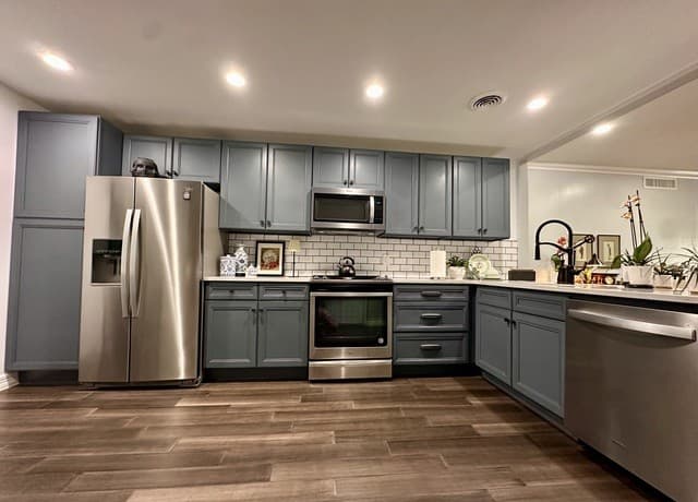 3-bedroom rental at 7709 Broadway Unit 227 in San Antonio, TX — photo 1