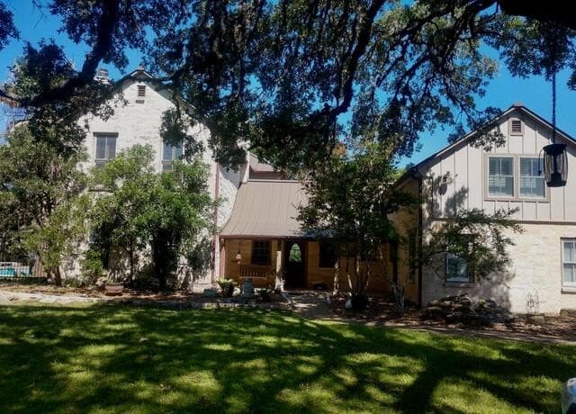 4-bedroom rental at 7715 AND 7725 Sweetwind Cir in Boerne, TX — photo 1