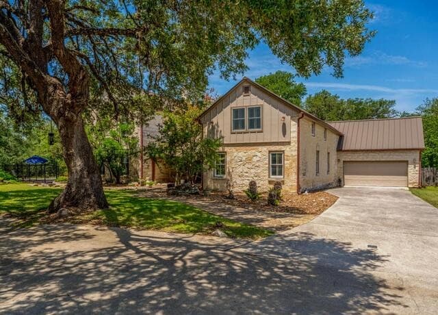 4-bedroom rental at 7715 AND 7725 Sweetwind Cir in Boerne, TX — photo 2