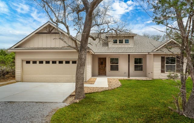 3-bedroom rental at 153 Spotted Horse Trail in Bandera, TX — photo 1