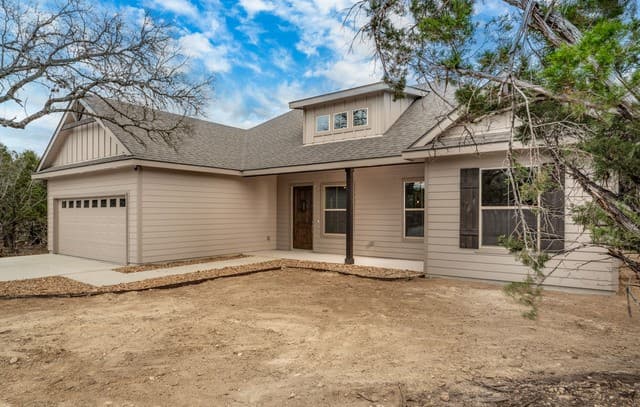 3-bedroom rental at 153 Spotted Horse Trail in Bandera, TX — photo 5