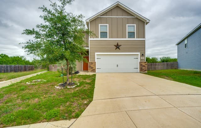 4-bedroom rental at 11038 Airmen in Converse, TX — photo 1