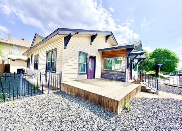 4-bedroom rental at 702 E Euclid Ave in San Antonio, TX — photo 3