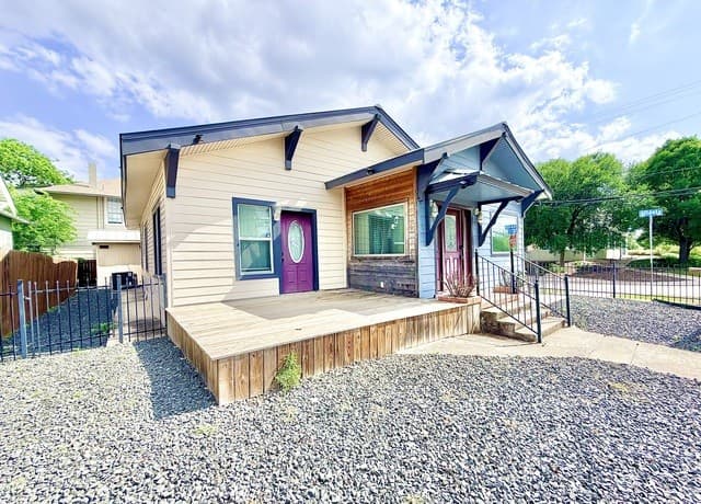 4-bedroom rental at 702 E Euclid Ave in San Antonio, TX — photo 4