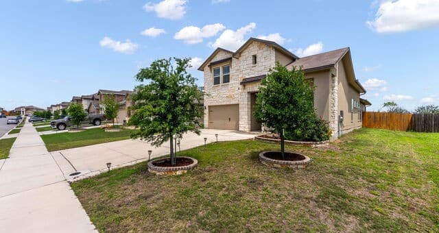 4-bedroom rental at 646 Overlook Rdg in Cibolo, TX — photo 2