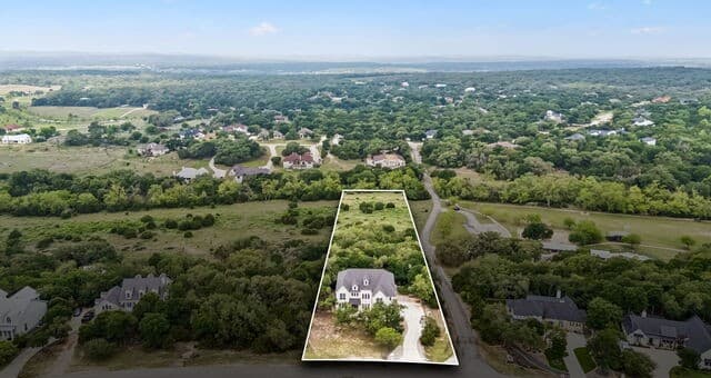 6-bedroom rental at 521 Rittimann Rd in Spring Branch, TX — photo 2