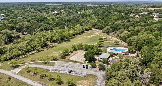 6-bedroom rental at 521 Rittimann Rd in Spring Branch, TX — photo 3