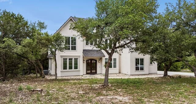 6-bedroom rental at 521 Rittimann Rd in Spring Branch, TX — photo 4