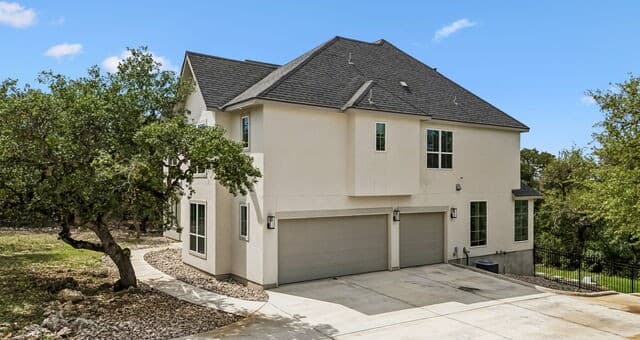 6-bedroom rental at 521 Rittimann Rd in Spring Branch, TX — photo 5