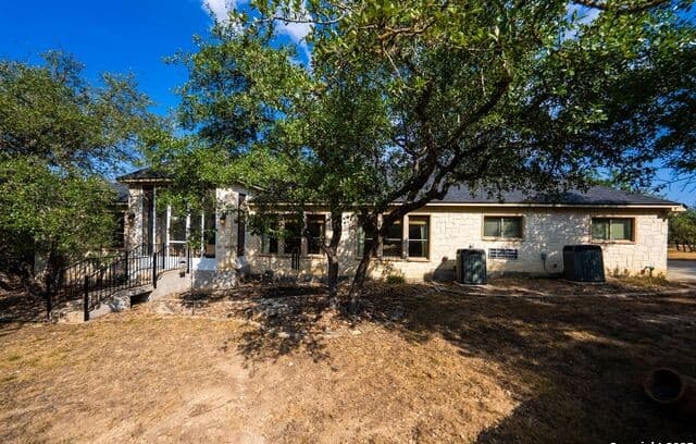 4-bedroom rental at 130 Grey Mist in Spring Branch, TX — photo 3