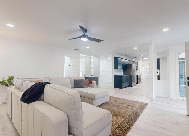 4-bedroom rental at 215 Trafalgar Rd in San Antonio, TX — photo 2