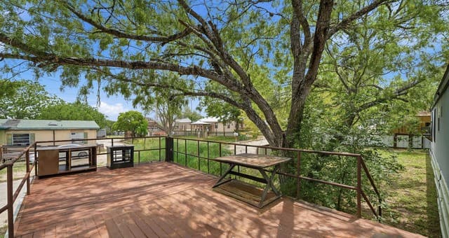 3-bedroom rental at 1308 Ruhmann in Kenedy, TX — photo 5