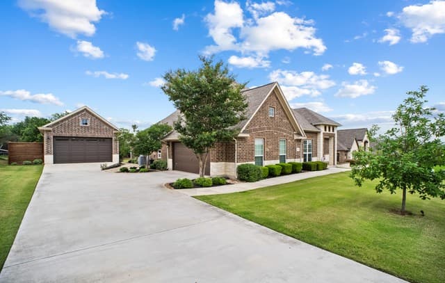 4-bedroom rental at 145 Mary Ella Dr in Castroville, TX — photo 2