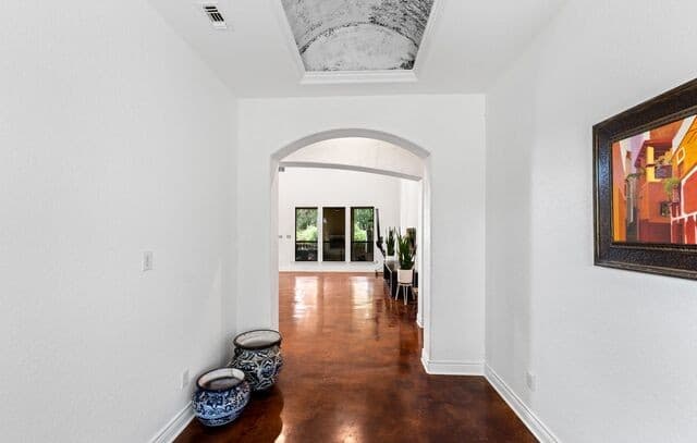 5-bedroom rental at 17132 Bandera Rd in Helotes, TX — photo 3