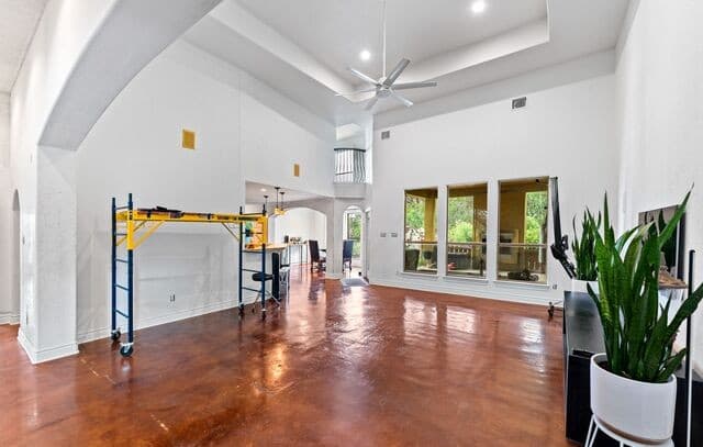 5-bedroom rental at 17132 Bandera Rd in Helotes, TX — photo 4