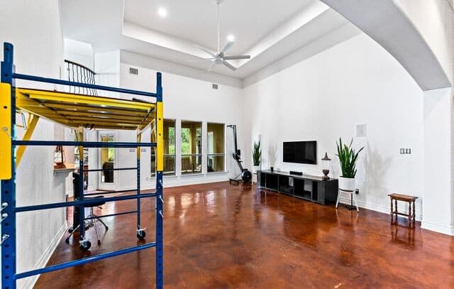 5-bedroom rental at 17132 Bandera Rd in Helotes, TX — photo 5
