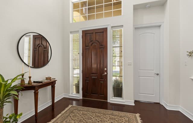 5-bedroom rental at 7110 Bethencourt in San Antonio, TX — photo 3