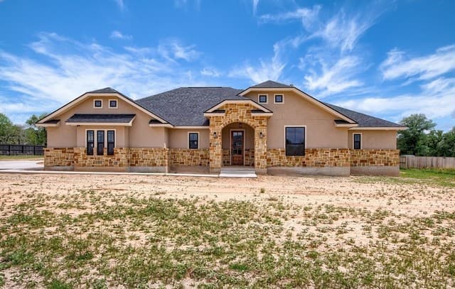 4-bedroom rental at 116 Hondo Ridge Dr in La Vernia, TX — photo 1