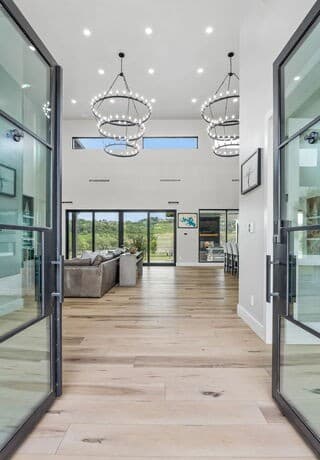 4-bedroom rental at 521 Mystic Shores Blvd in Spring Branch, TX — photo 5