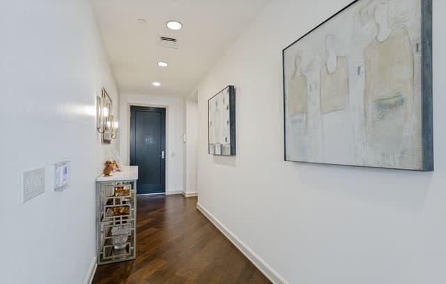 2-bedroom rental at 4242 Broadway Unit 1702 in San Antonio, TX — photo 1