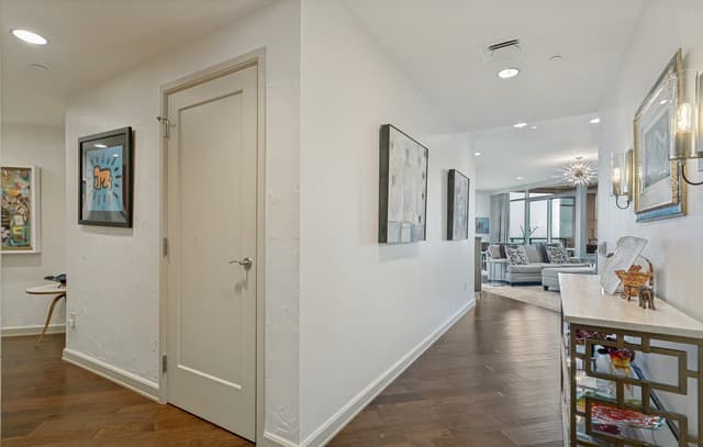 2-bedroom rental at 4242 Broadway Unit 1702 in San Antonio, TX — photo 2