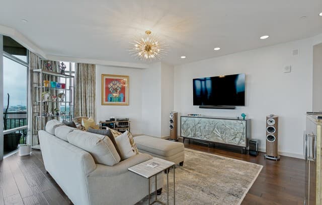 2-bedroom rental at 4242 Broadway Unit 1702 in San Antonio, TX — photo 3