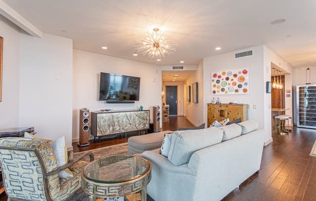 2-bedroom rental at 4242 Broadway Unit 1702 in San Antonio, TX — photo 4