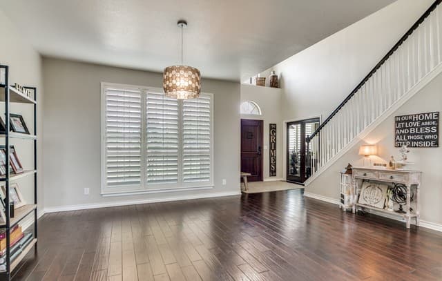 4-bedroom rental at 1316 Frontier in Spring Branch, TX — photo 4