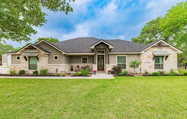 3-bedroom rental at 117 Shelby in Adkins, TX — photo 2