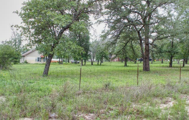 2-bedroom rental at 278 County Road 6862 in Natalia, TX — photo 5
