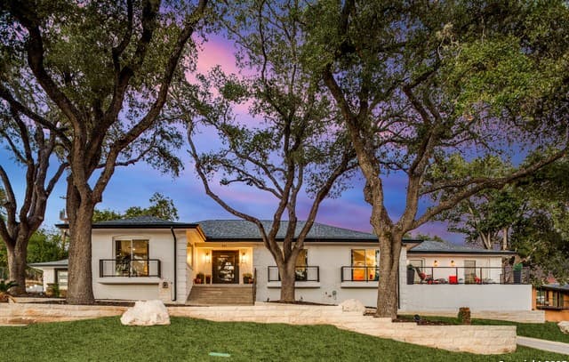 4-bedroom rental at 311 E Woodlake Dr in San Antonio, TX — photo 1