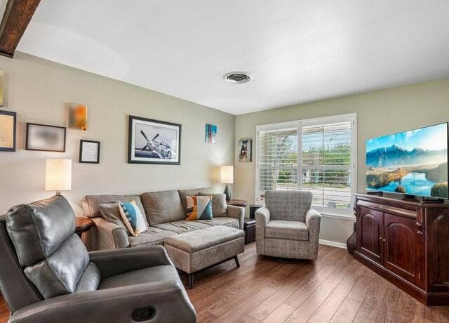 3-bedroom rental at 915 Horseshoe Trl in Universal City, TX — photo 4