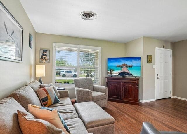 3-bedroom rental at 915 Horseshoe Trl in Universal City, TX — photo 5